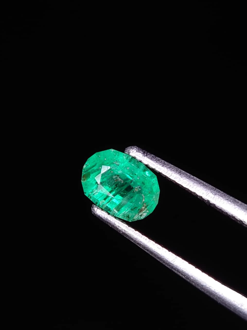 0.6ct Natural Oval Faceted Panjsher Emerald from Afghanistan — view 1